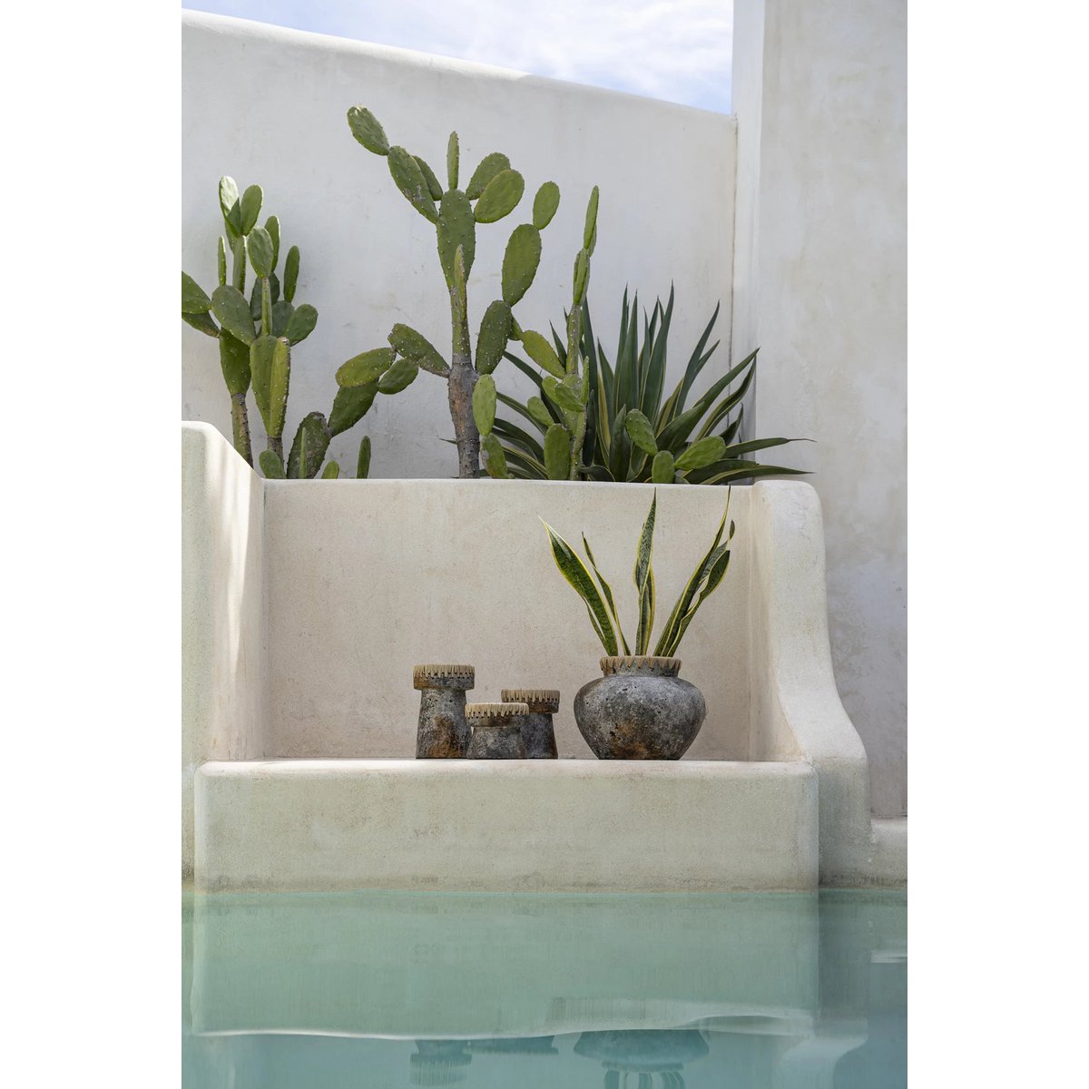 TERRAKOTTA KERZENHALTER MIT BAST (ANTIKGRAU) - 20cm