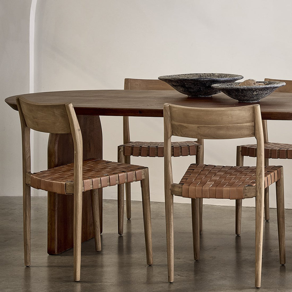 ESSZIMMERSTUHL AUS TEAKHOLZ MIT LEDERSITZFLÄCHE (BRAUN)