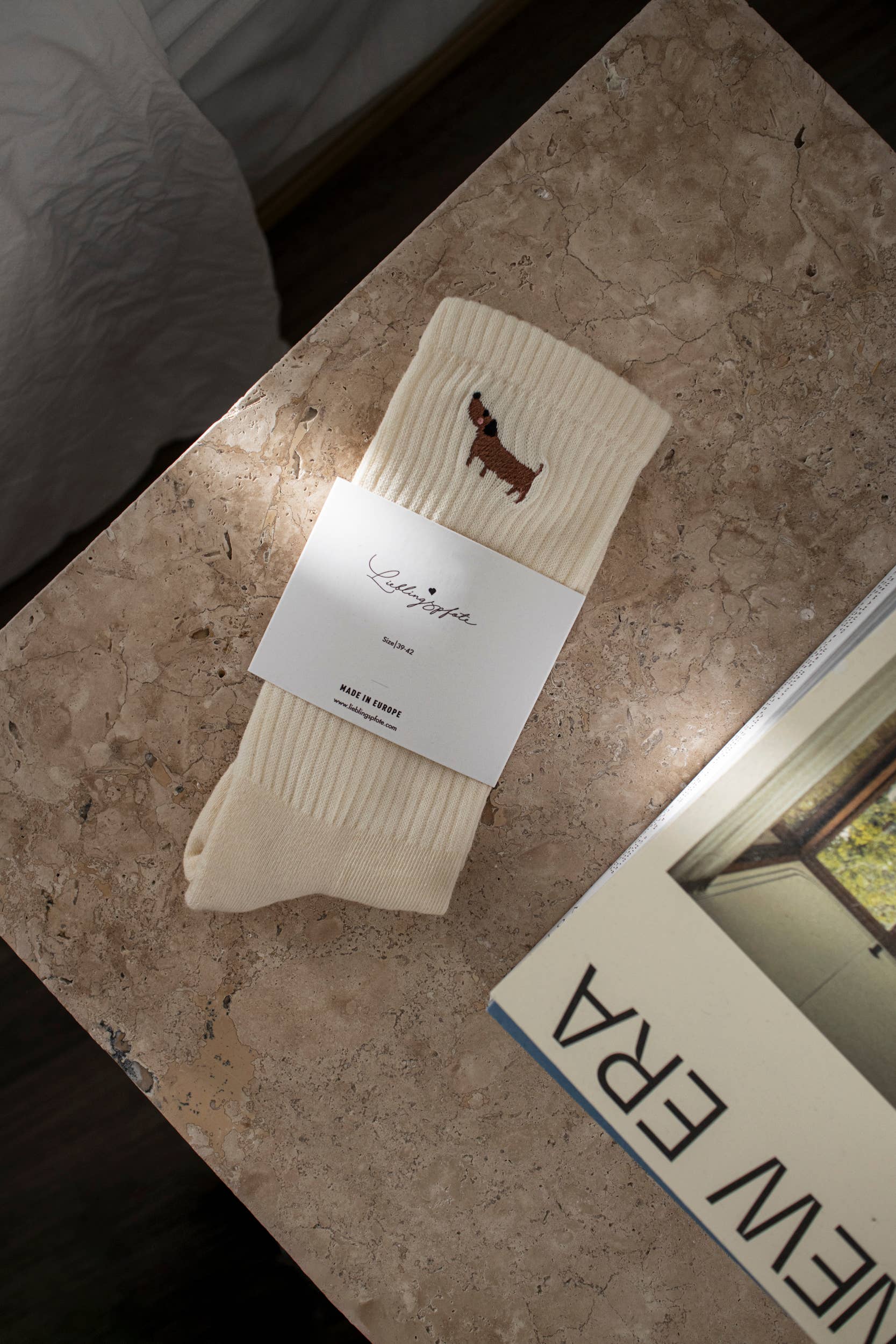 BESTICKTE DACKELSOCKEN