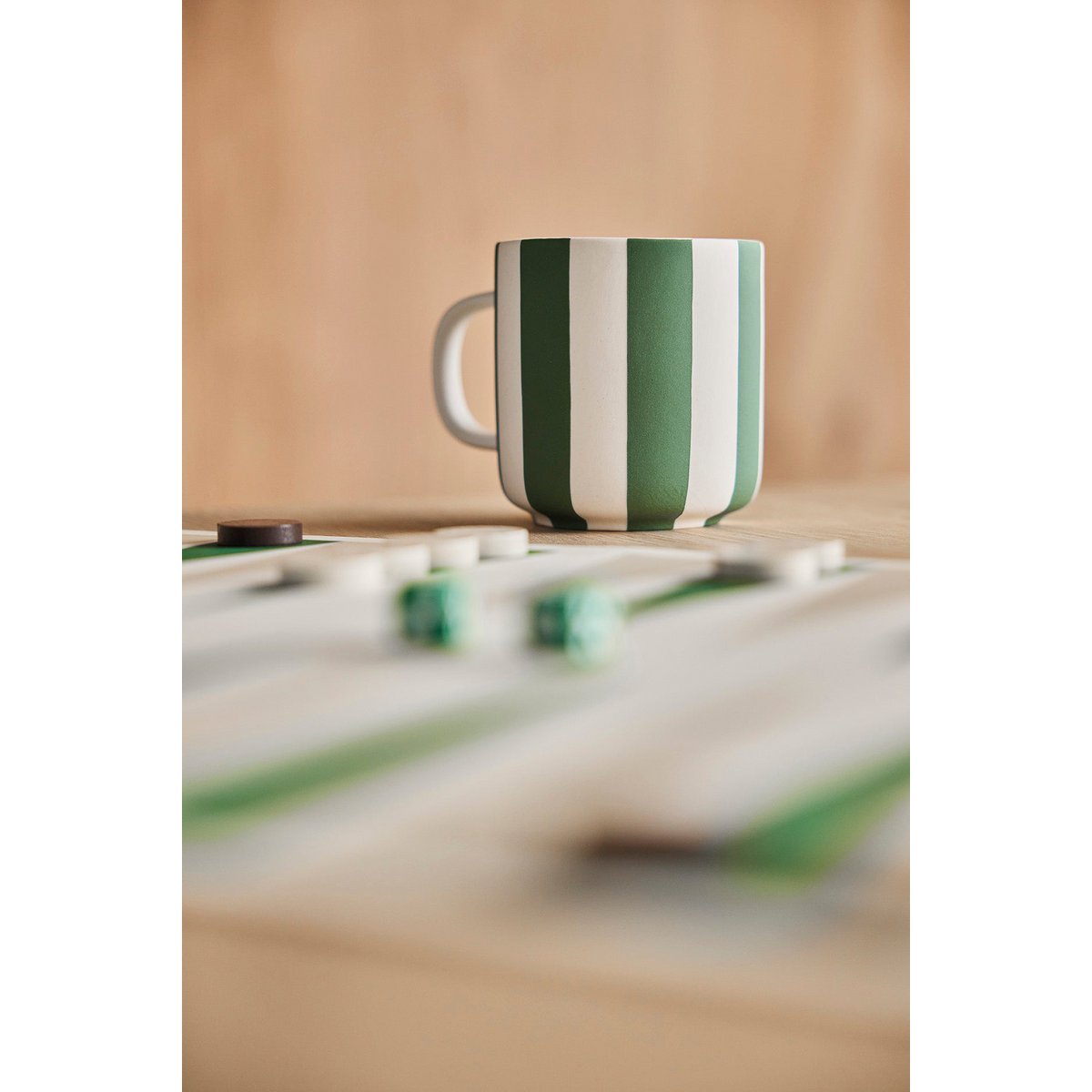 HANDBEMALTER TOPPU BECHER (GRÜN/WEIẞ GESTREIFT)