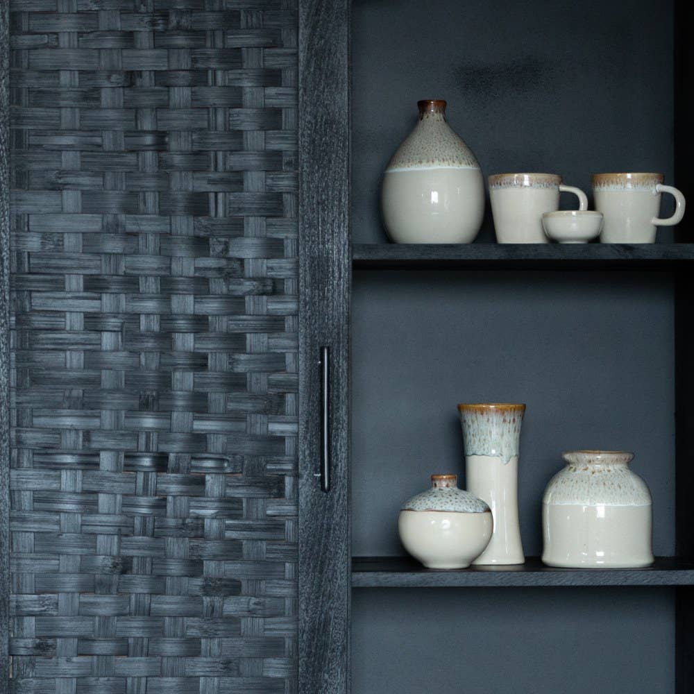 TRICHTERVASE AUS KERAMIK