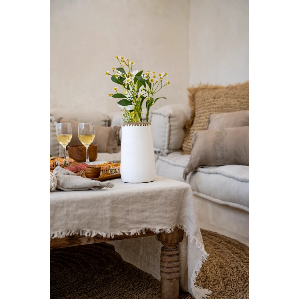 TERRAKOTTA VASE MIT BASTDETAIL (WEIß) - 22cm