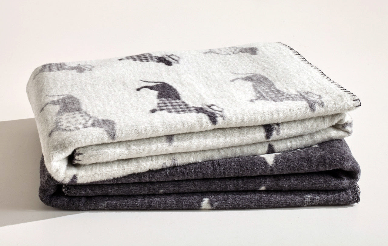 WENDEDECKE MIT DACKELMOTIV