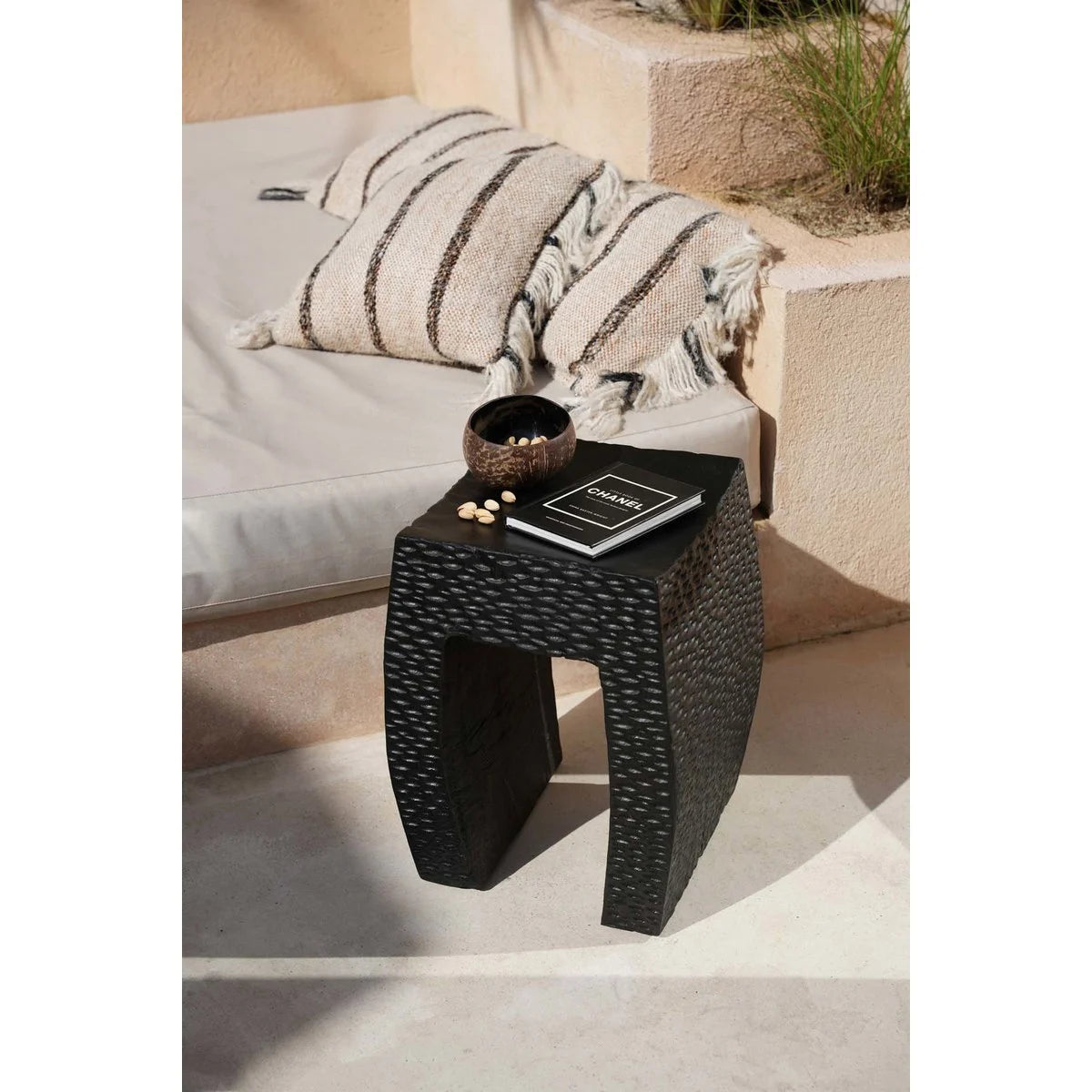 MONTANO HOCKER