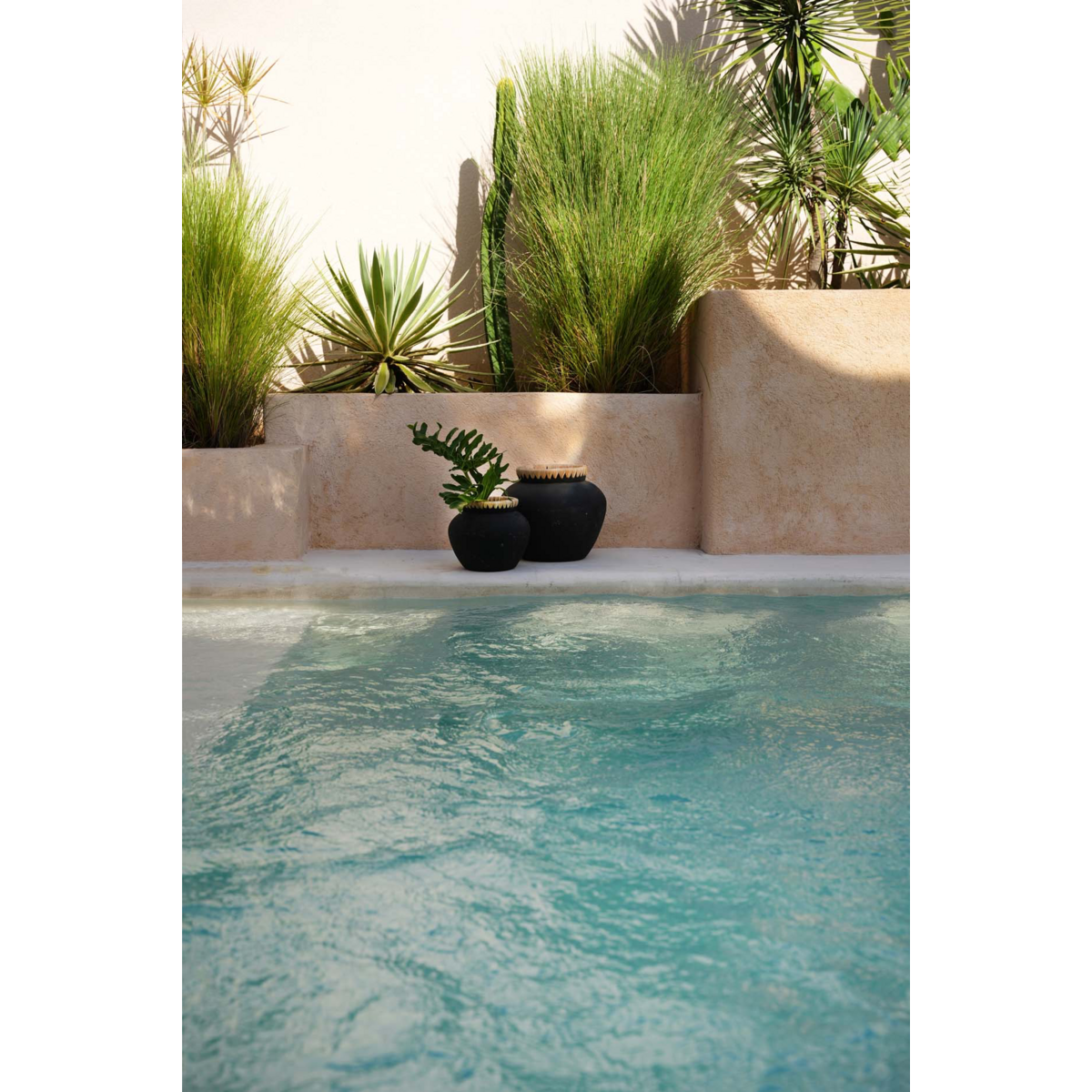 VASE MIT BASTDETAILS (SCHWARZ) - 27cm