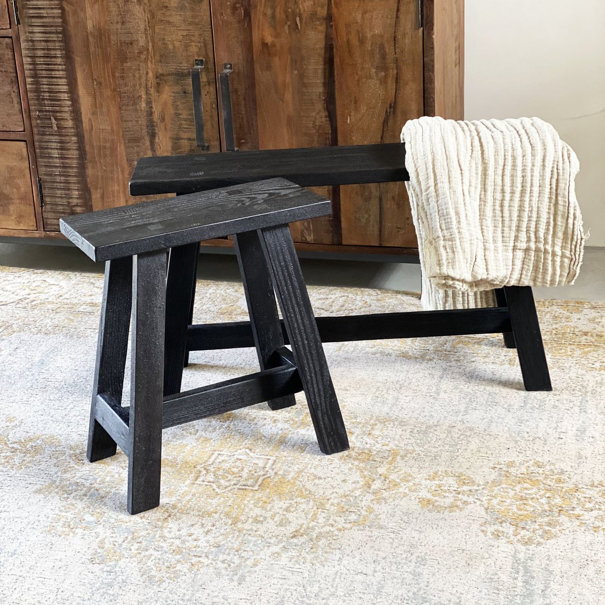 BANK AUS RECYCELTEM HOLZ (SCHWARZ) - 85cm