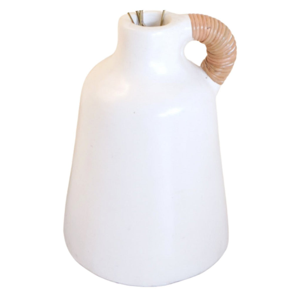 HANDGEGOSSENE TONVASE MIT RATTANGRIFF