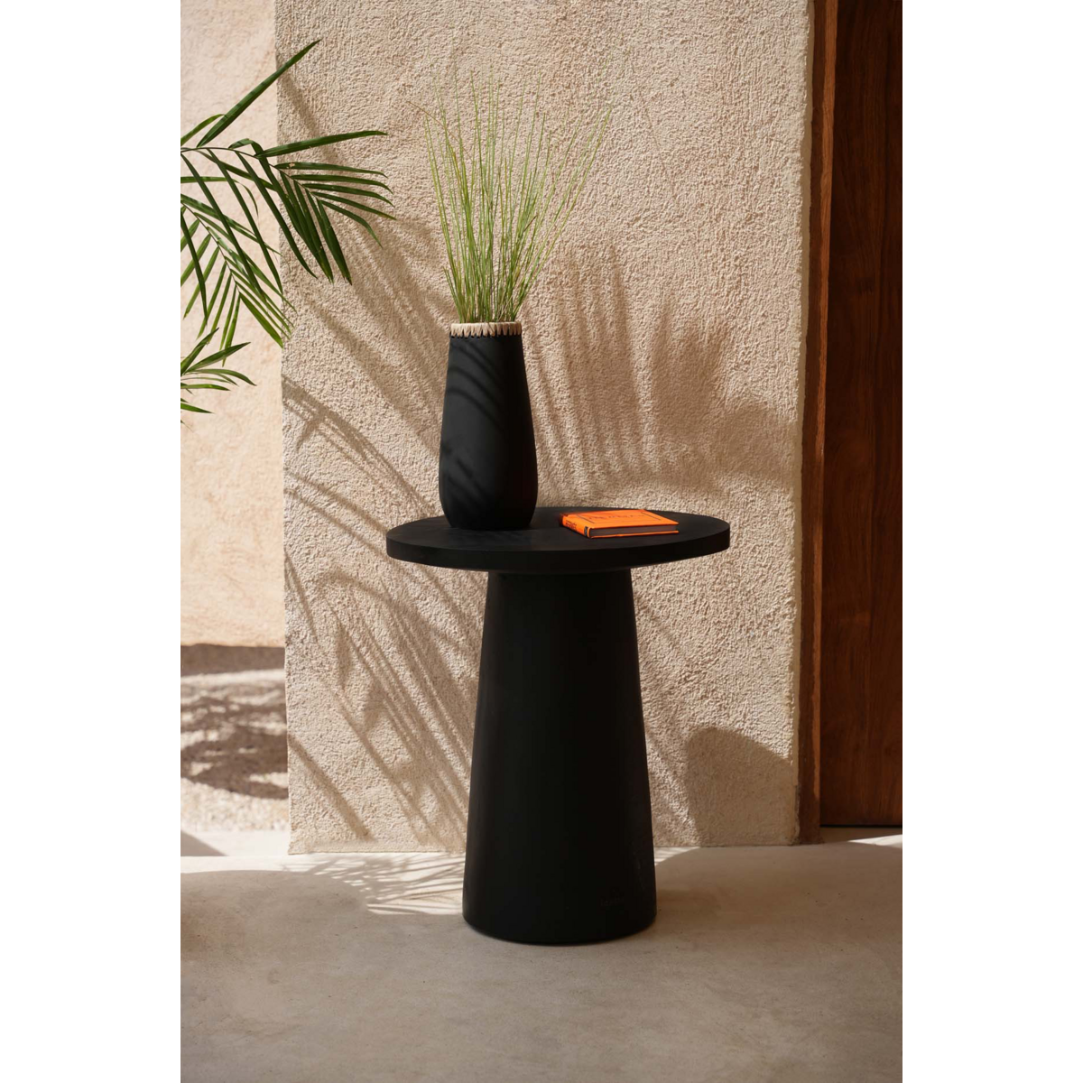 TERRAKOTTA VASE MIT BASTDETAIL (SCHWARZ) - 31cm