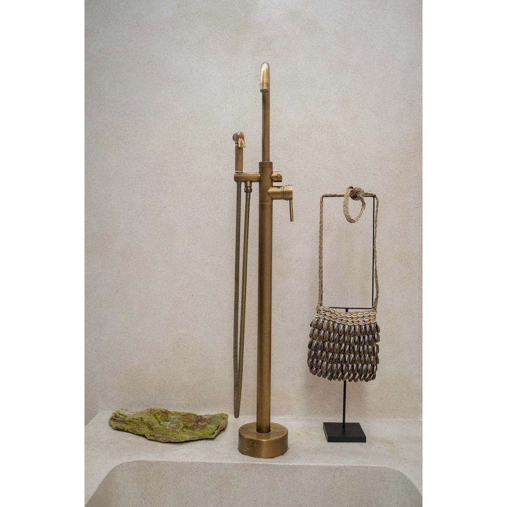 MUSCHEL-GELDBÖRSE AUF STÄNDER