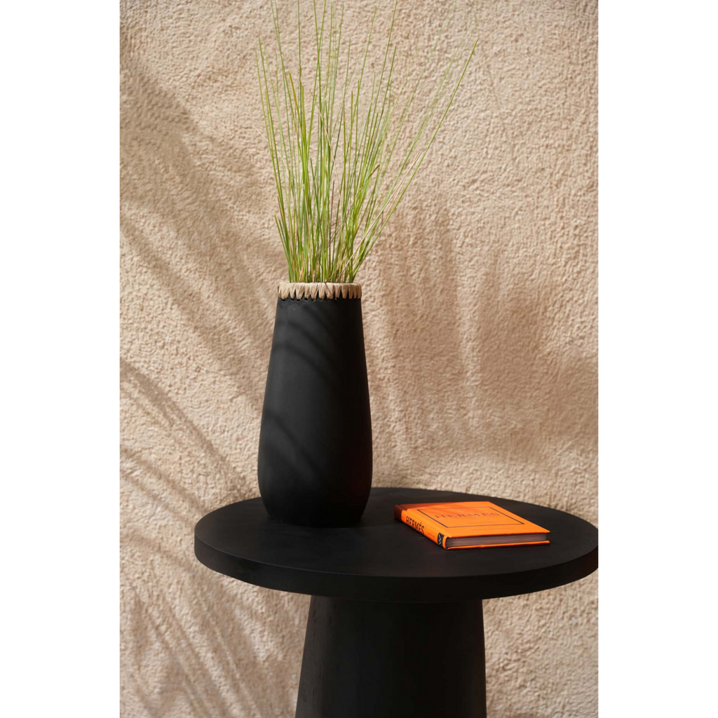TERRAKOTTA VASE MIT BASTDETAIL (SCHWARZ) - 31cm