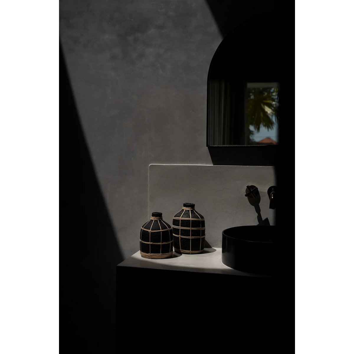 BAUCHIGE TERRAKOTTA-VASE (SCHWARZ) - 19cm