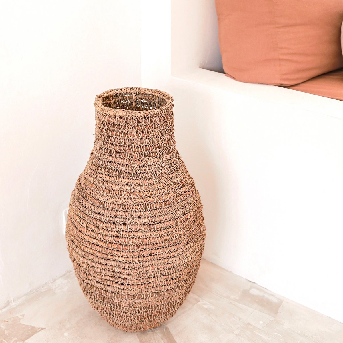 GEWEBTE BOHO VASE AUS BANANENFASER UND BAST - 56cm