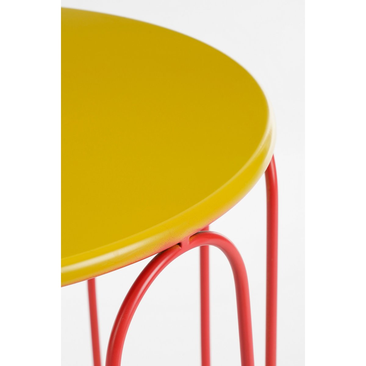 DIONE BEISTELLTISCHE IN GELB/ROT (2 Stk.)