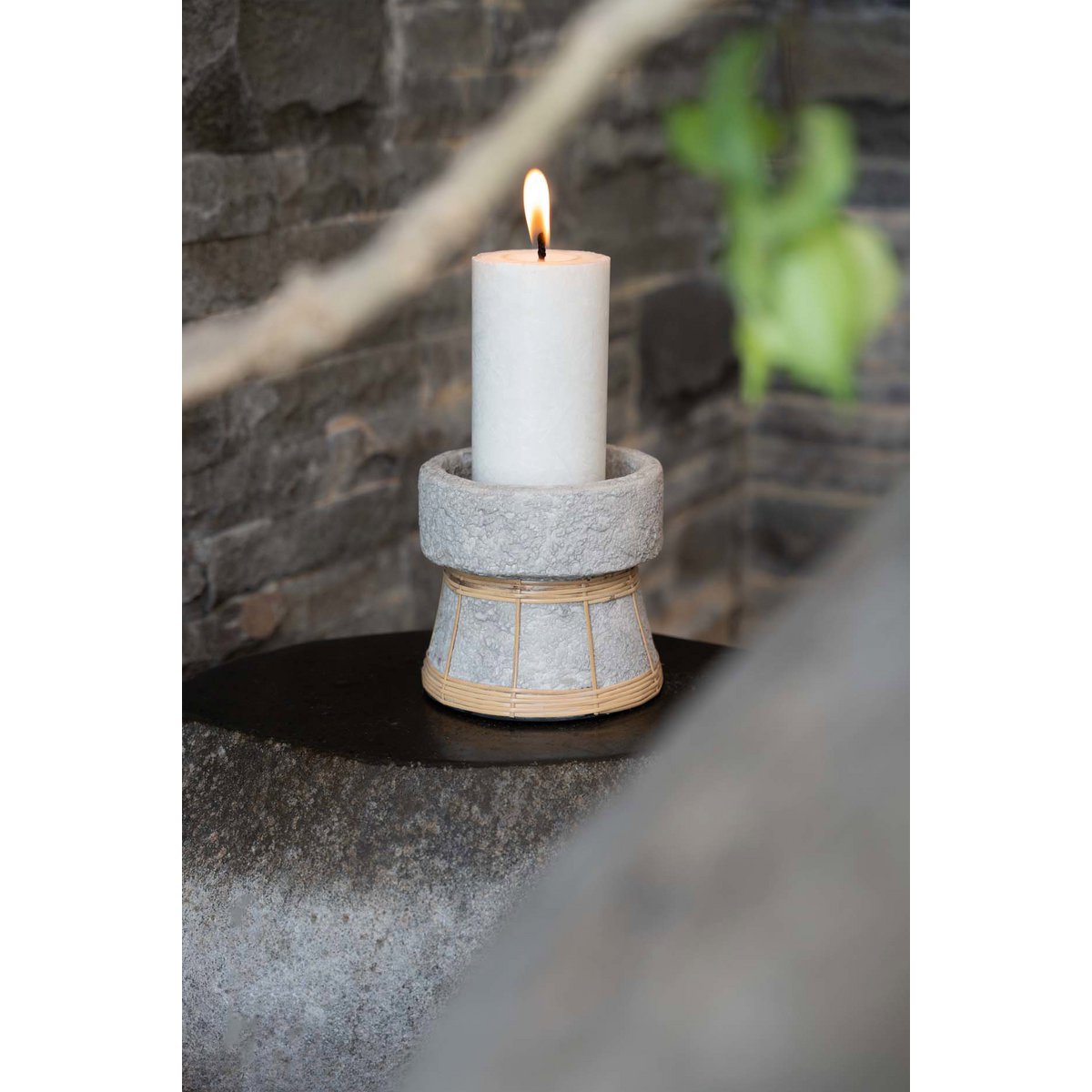 TERRAKOTTA KERZENHALTER MIT RATTANGITTER (BETON)