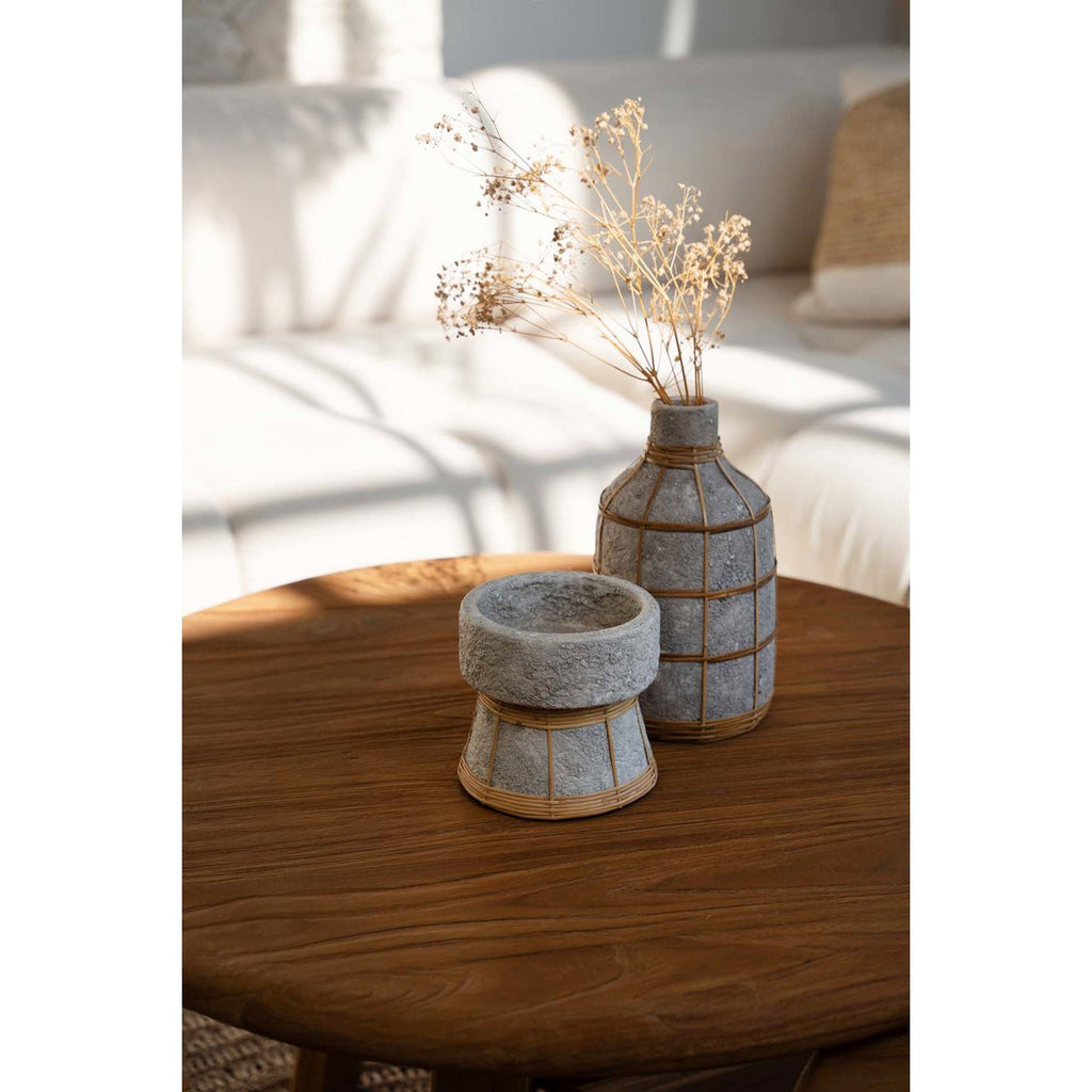 TERRAKOTTA KERZENHALTER MIT RATTANGITTER (BETON)