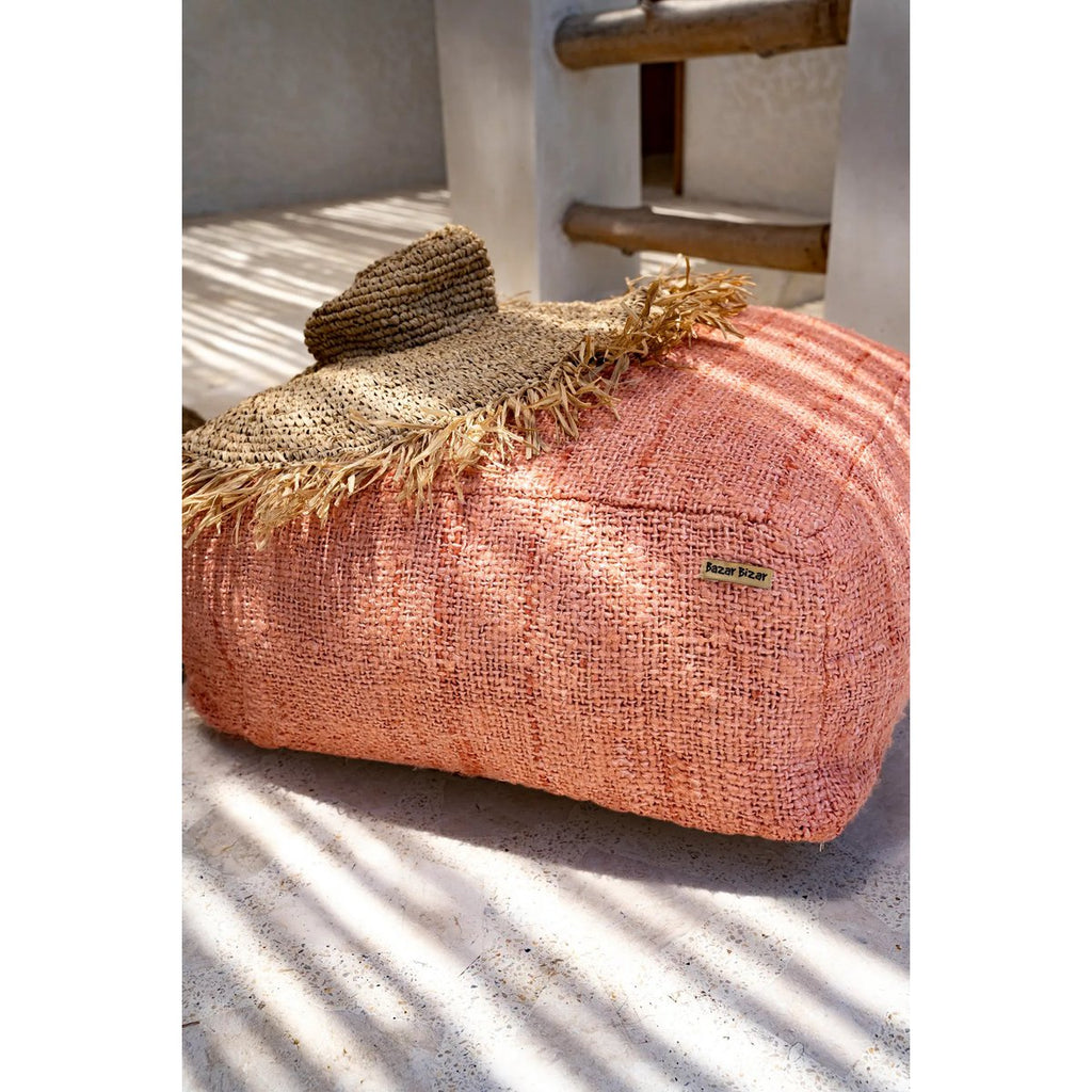 HANDGEWEBTER POUFFE (LACHSROSA)