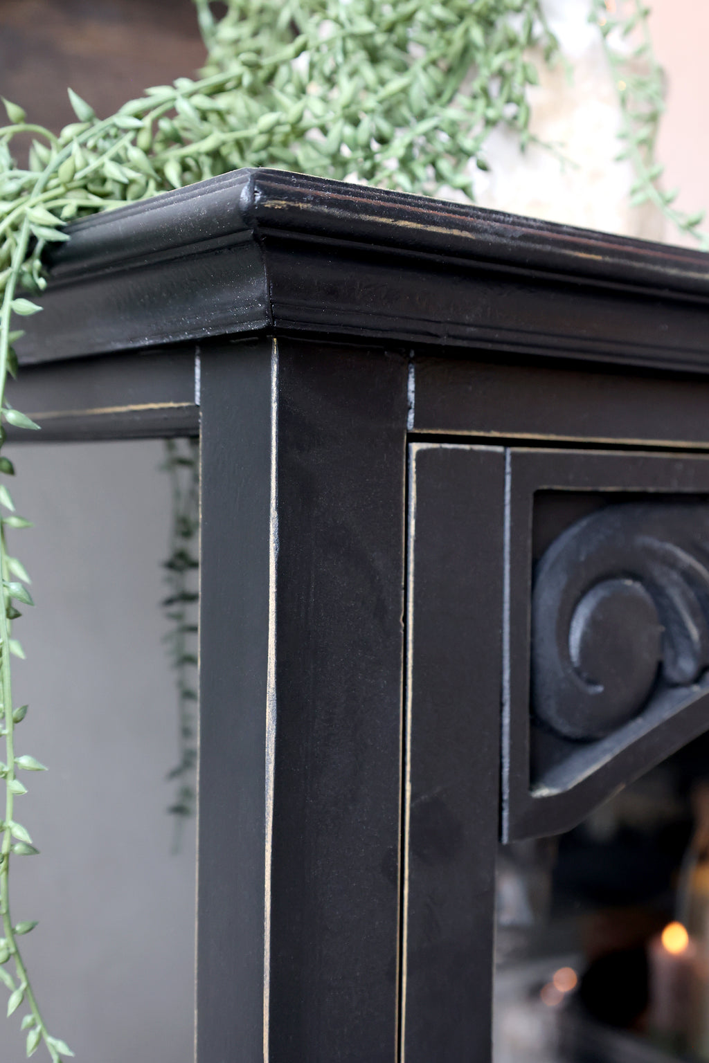 Vitrinenschrank mit Glastüren und Regalböden antique schwarz - Ansicht 8