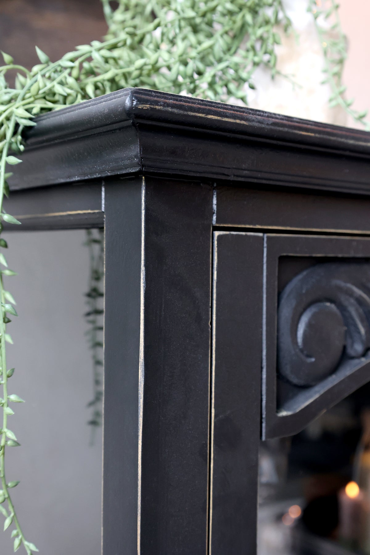 Vitrinenschrank mit Glastüren und Regalböden antique schwarz - Ansicht 8