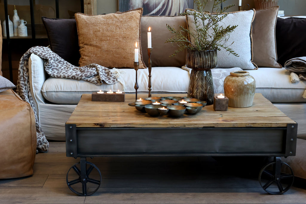 Sofatisch mit Schublade antique schwarz und natur - Milieubild