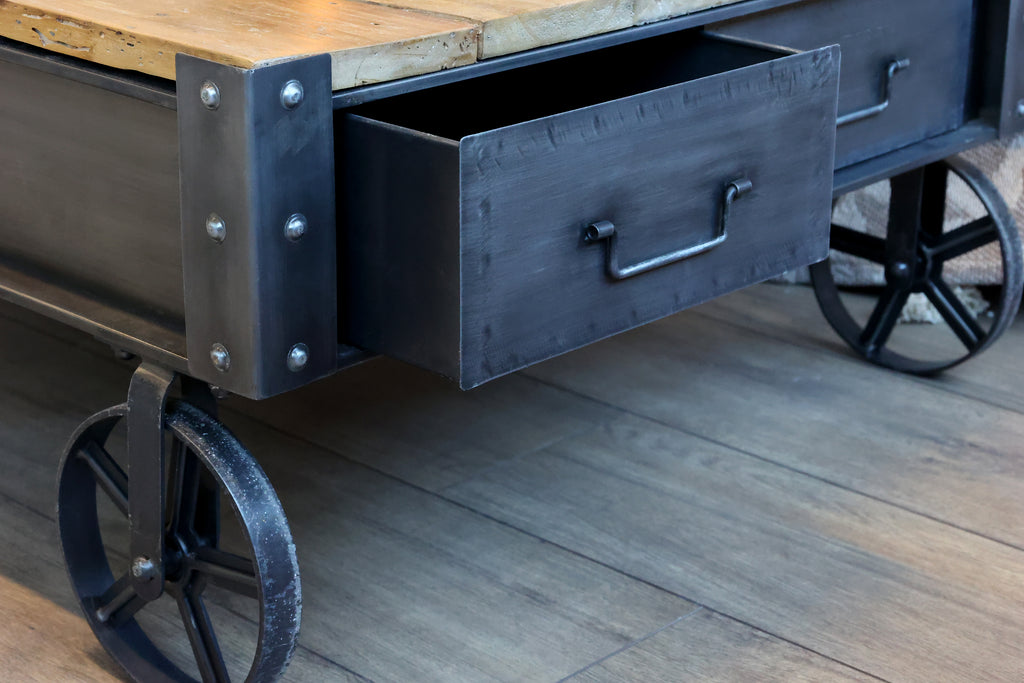 Sofatisch mit Schublade antique schwarz und natur - Milieubild