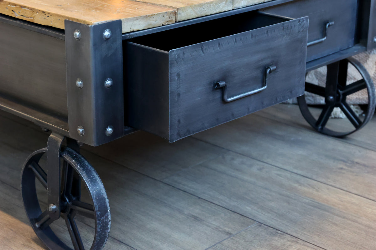 Sofatisch mit Schublade antique schwarz und natur - Milieubild
