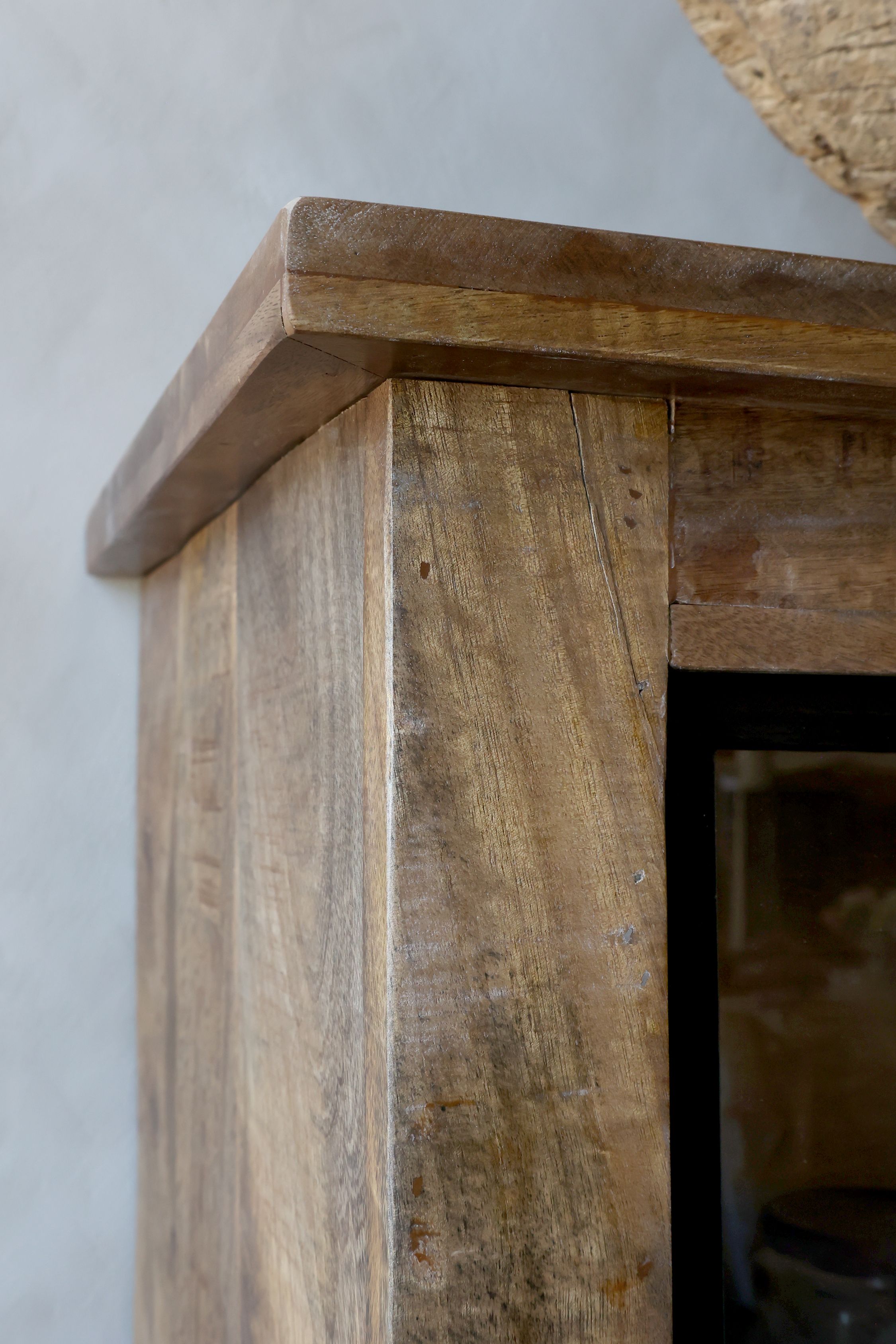 VITRINENSCHRANK AUS MANGOHOLZ - 190x110cm