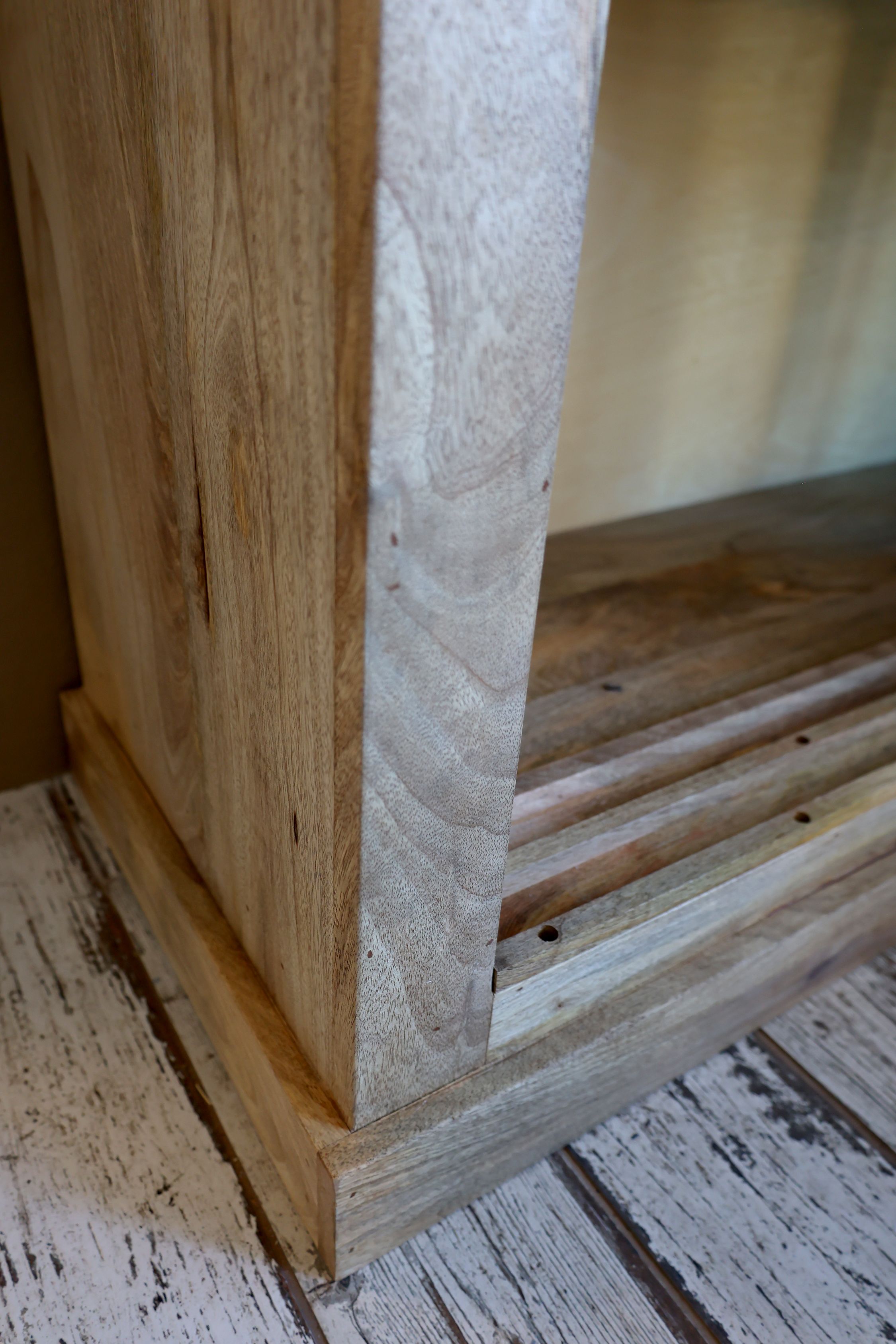 VITRINENSCHRANK AUS MANGOHOLZ - 190x110cm