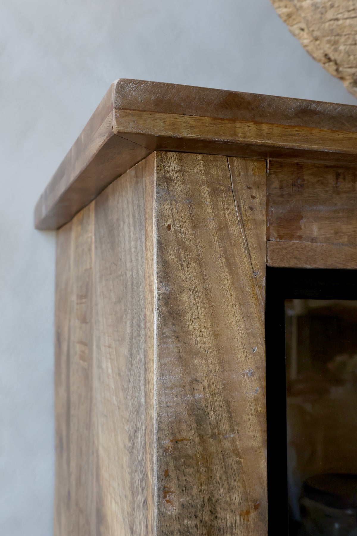 Vitrinenschrank aus Mangoholz 190x150cm - Ansicht 4