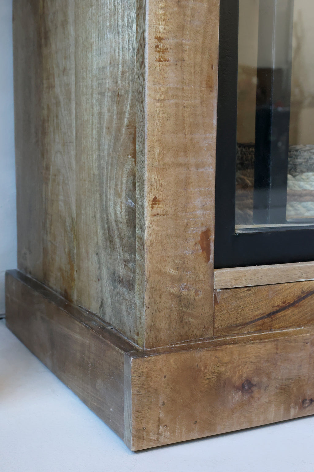 Vitrinenschrank aus Mangoholz 190x150cm - Ansicht 6