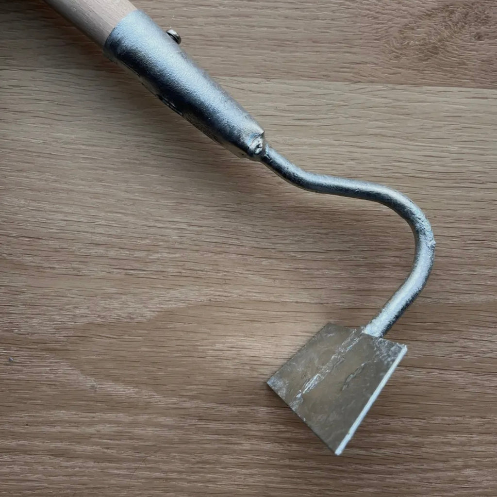 HANDGESCHMIEDETER HANDHACKER MIT HOLZGRIFF