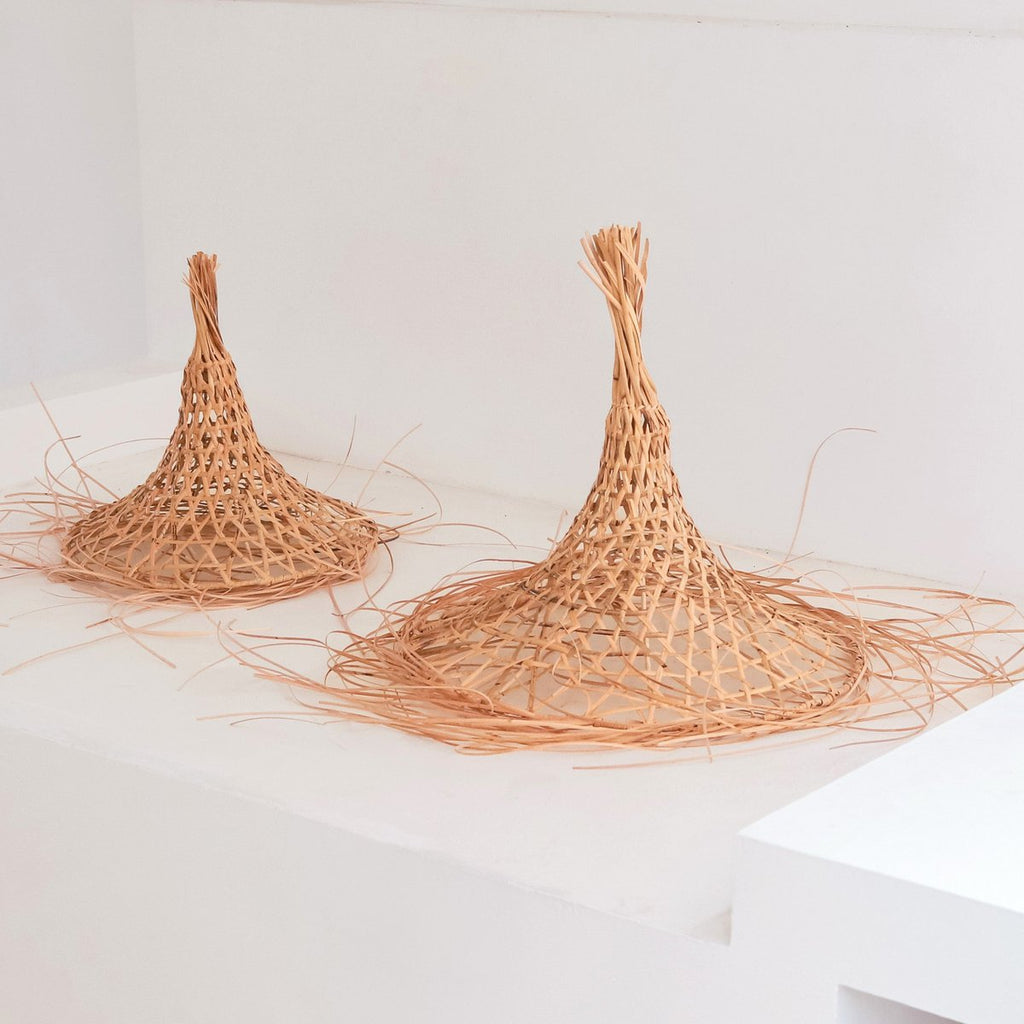 LAMPENSCHIRM AUS BAMBUS MIT QUASTEN