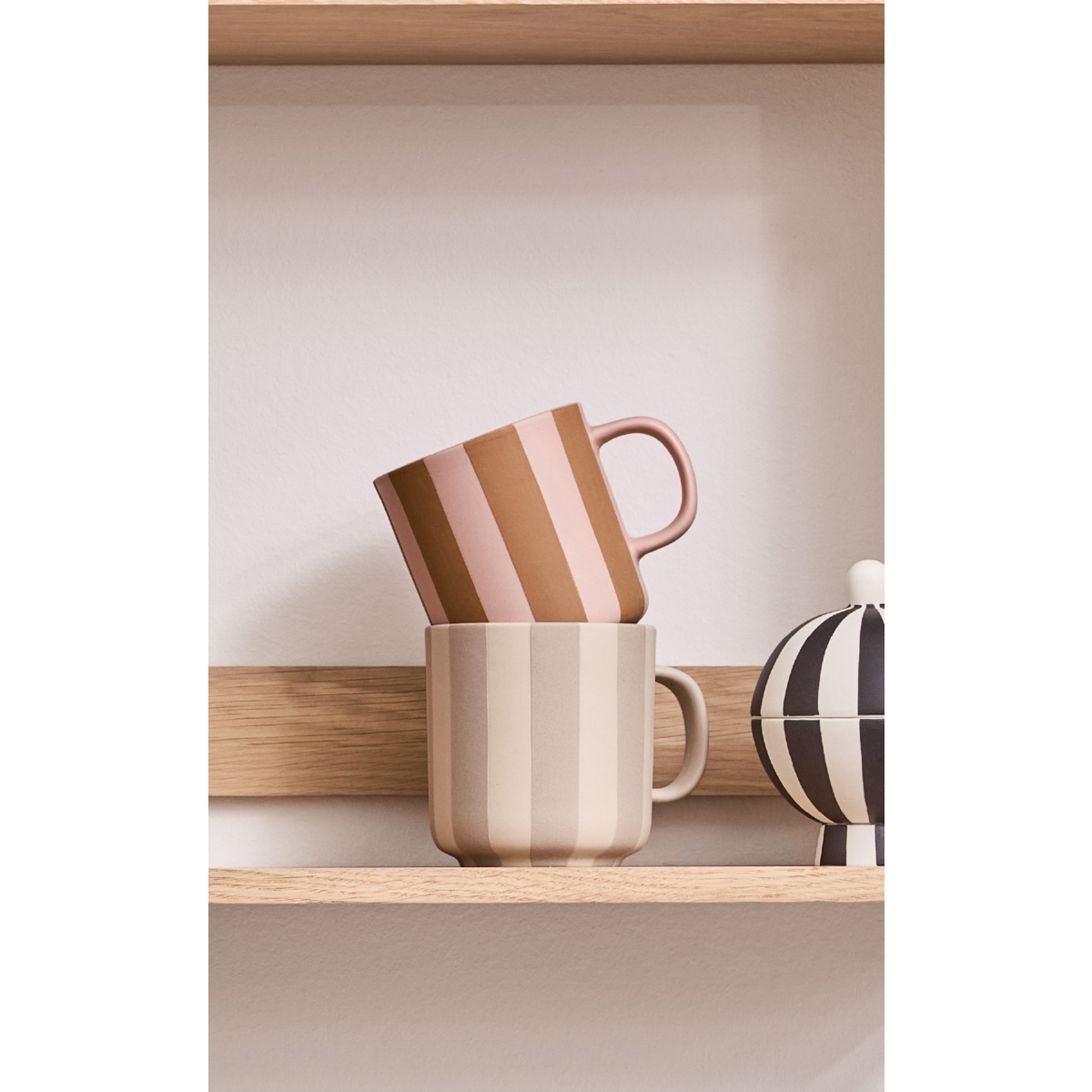 HANDBEMALTER TOPPU BECHER (ROSA/BRAUN GESTREIFT)