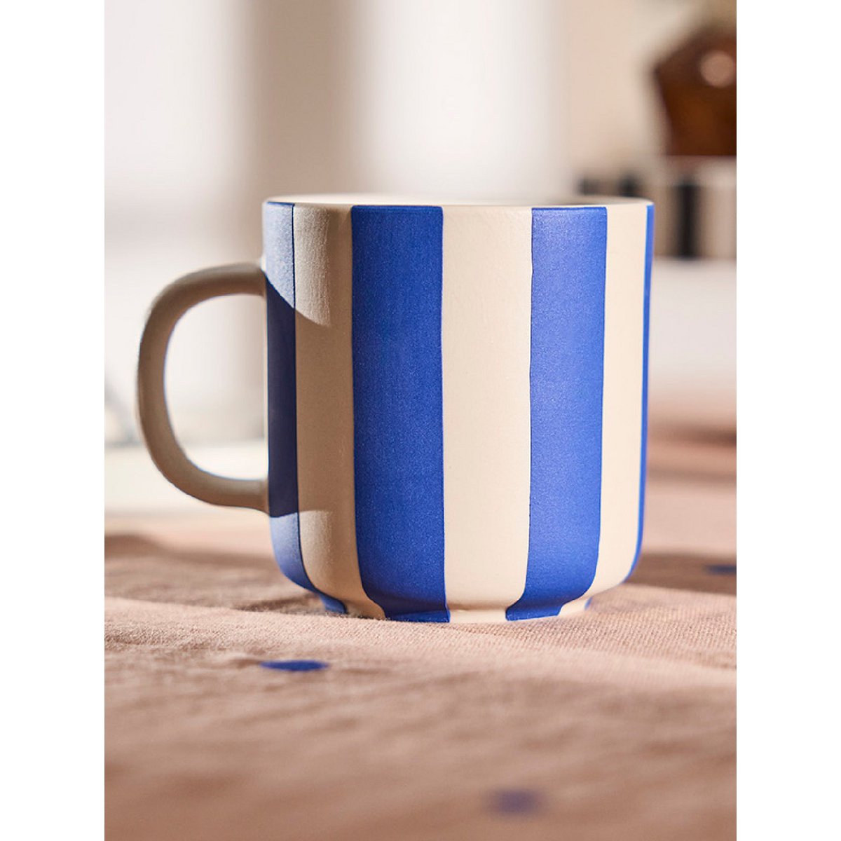 HANDBEMALTER TOPPU BECHER (BLAU/WEIẞ GESTREIFT)