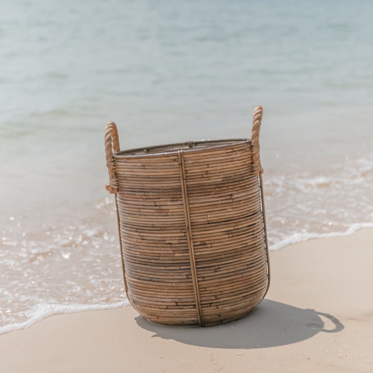 HANDGEFERTIGTER RATTAN WÄSCHEKORB