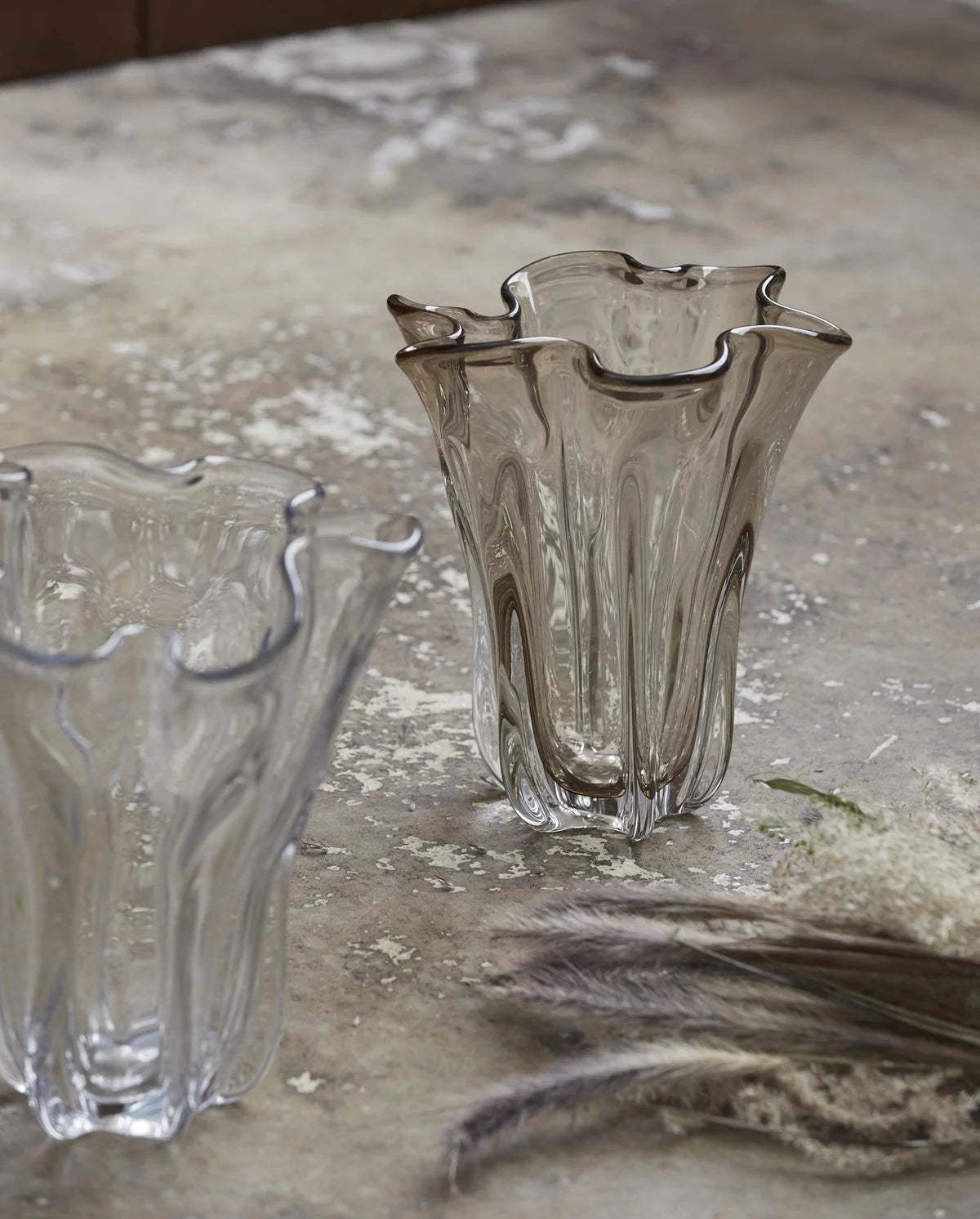 KÜNSTLERISCHE VASE (RAUCHGLAS) - 27cm