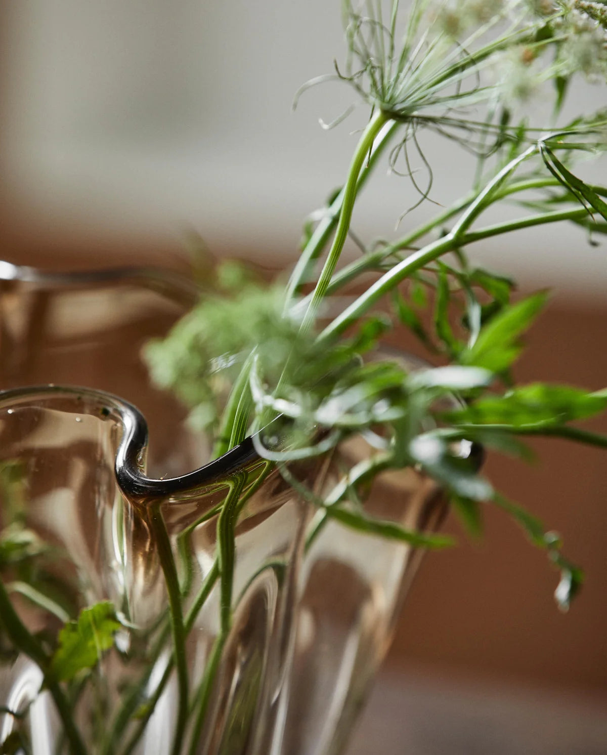 KÜNSTLERISCHE VASE (RAUCHGLAS) - 27cm