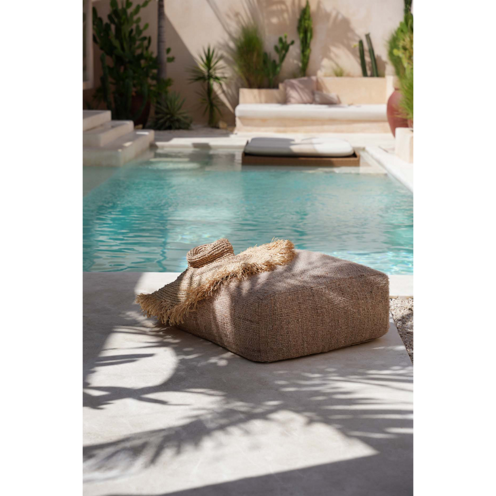 HANDGEWEBTER POUFFE (BEIGE)