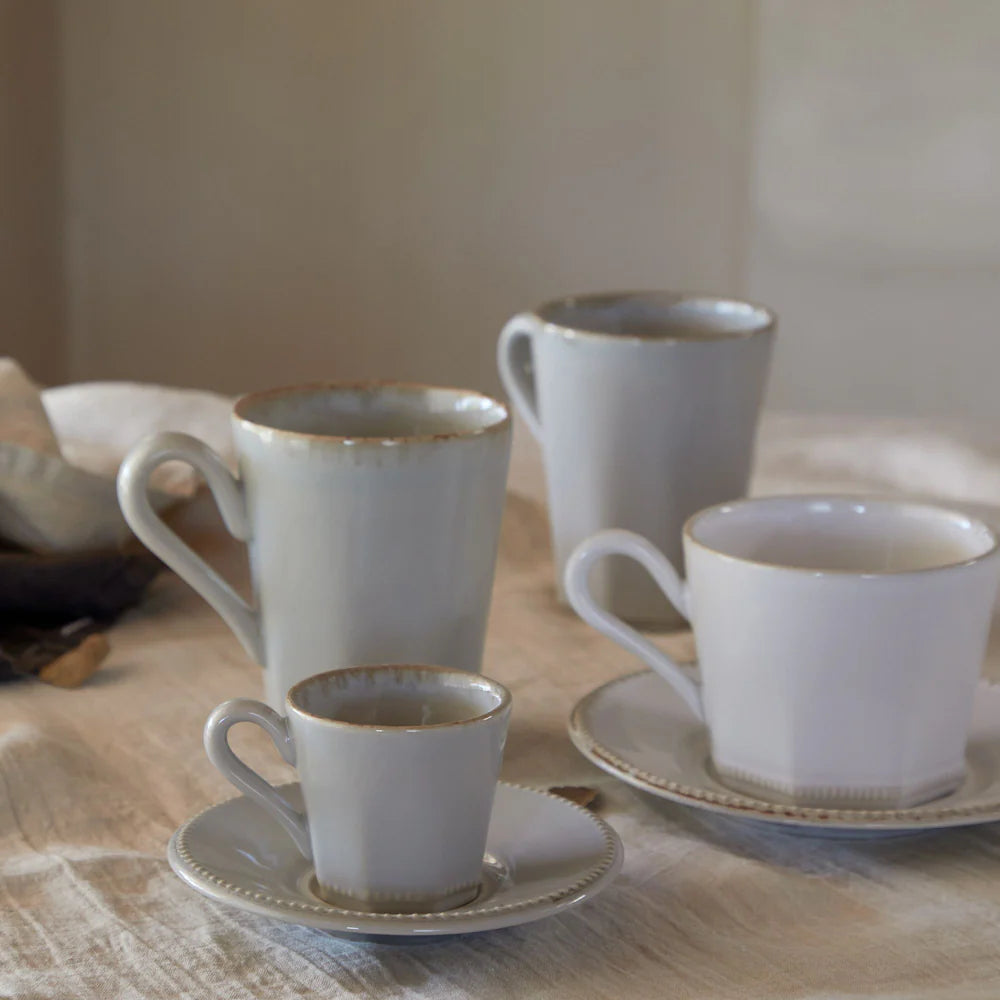 LUZIA TEE-/KAFFEETASSE MIT UNTERSETZER (WEIß)