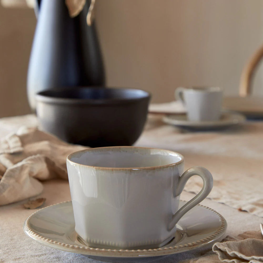 LUZIA TEE-/KAFFEETASSE MIT UNTERSETZER (GRAU)
