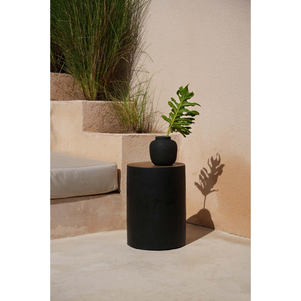 TRIBE HOCKER AUS MUNGURHOLZ (SCHWARZ)