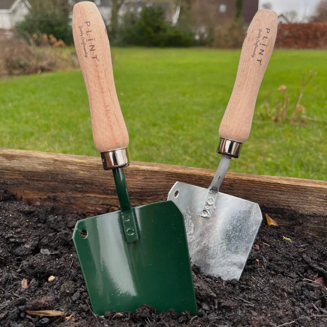 HANDGESCHMIEDETE PFLANZSCHAUFEL MIT HOLZGRIFF