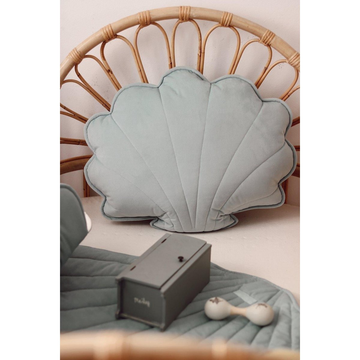 SAMT-MUSCHELKISSEN (POWDER MINT) - 60cm
