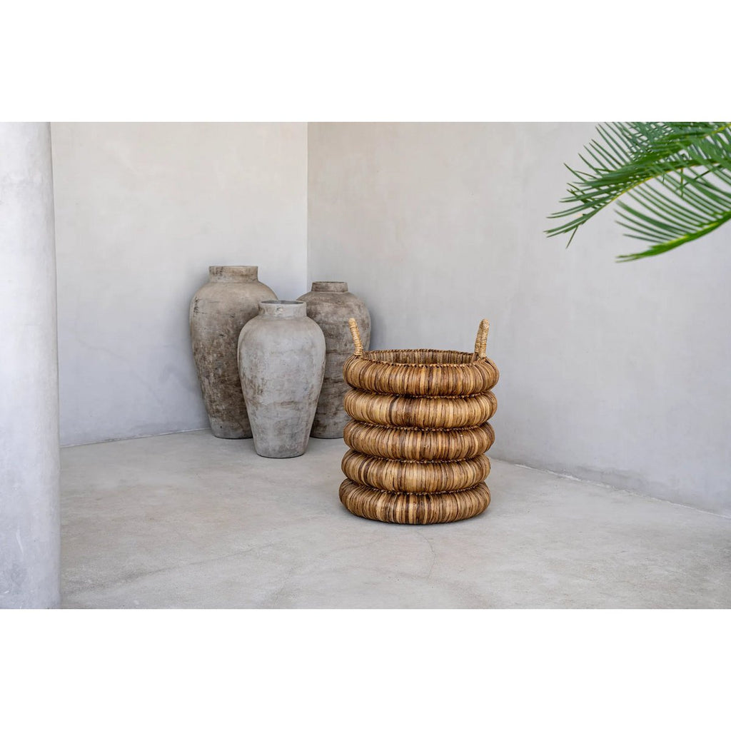 HANDGEFLOCHTENER KORB AUS WASSERHYZINTHE