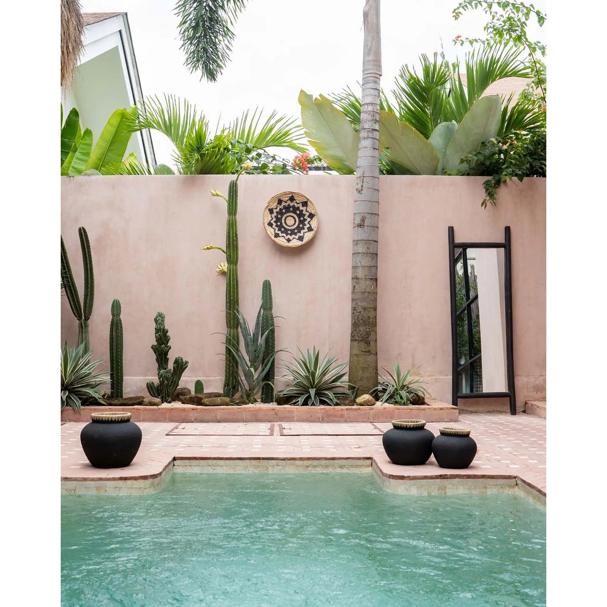 VASE MIT BASTDETAILS (SCHWARZ) - 27cm