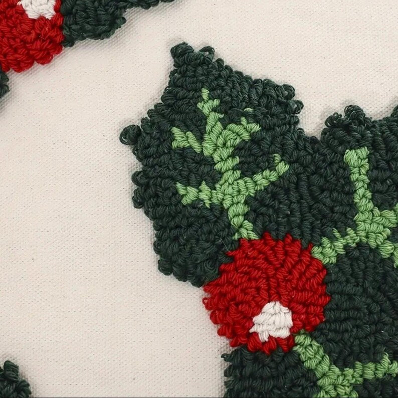 KISSENBEZUG | GESTICKTE STECHPALME (ILEX)