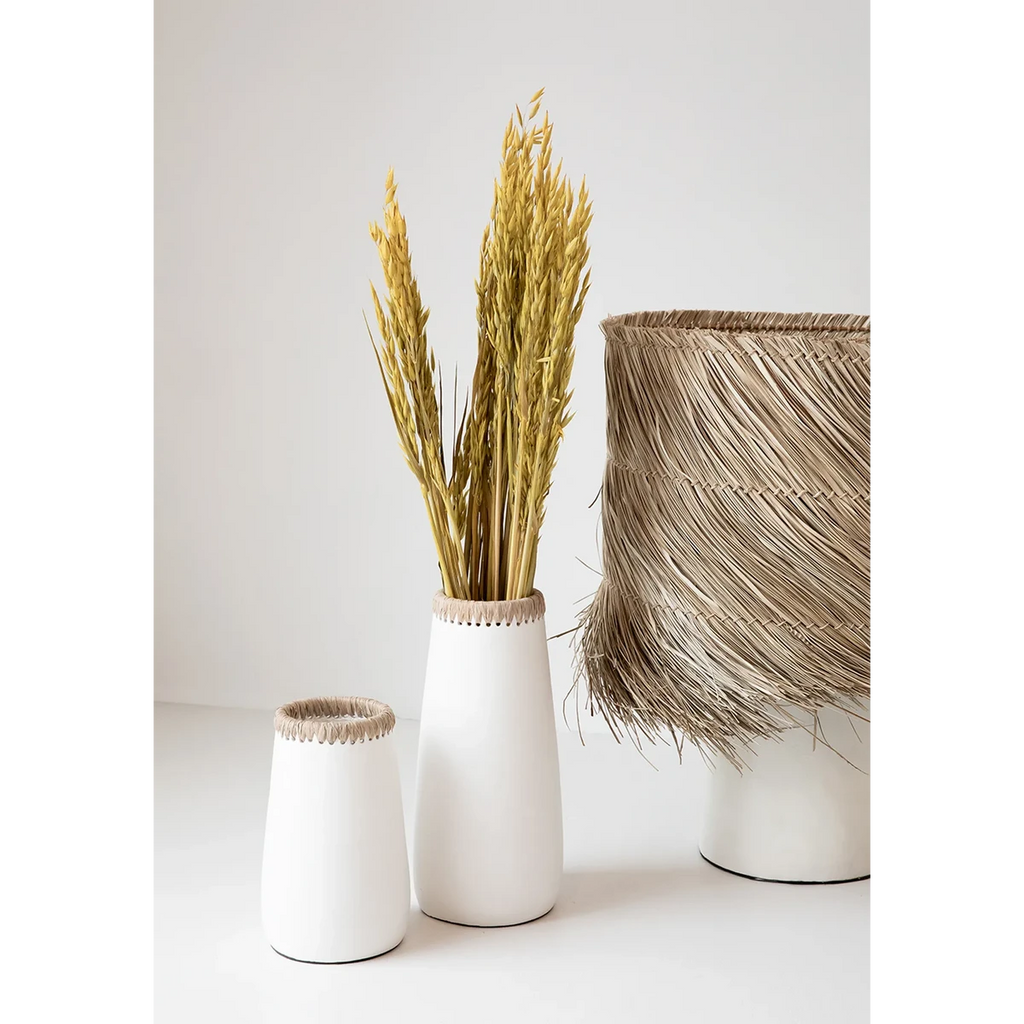 TERRAKOTTA VASE MIT BASTDETAIL (WEIß) - 22cm