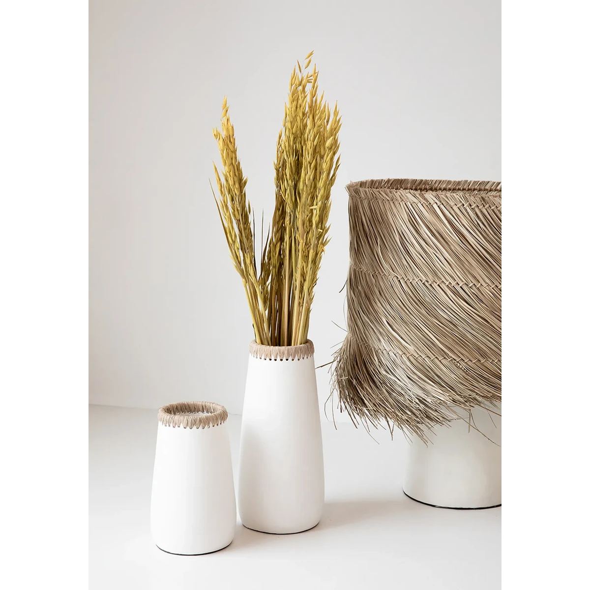 TERRAKOTTA VASE MIT BASTDETAIL (WEIß) - 22cm