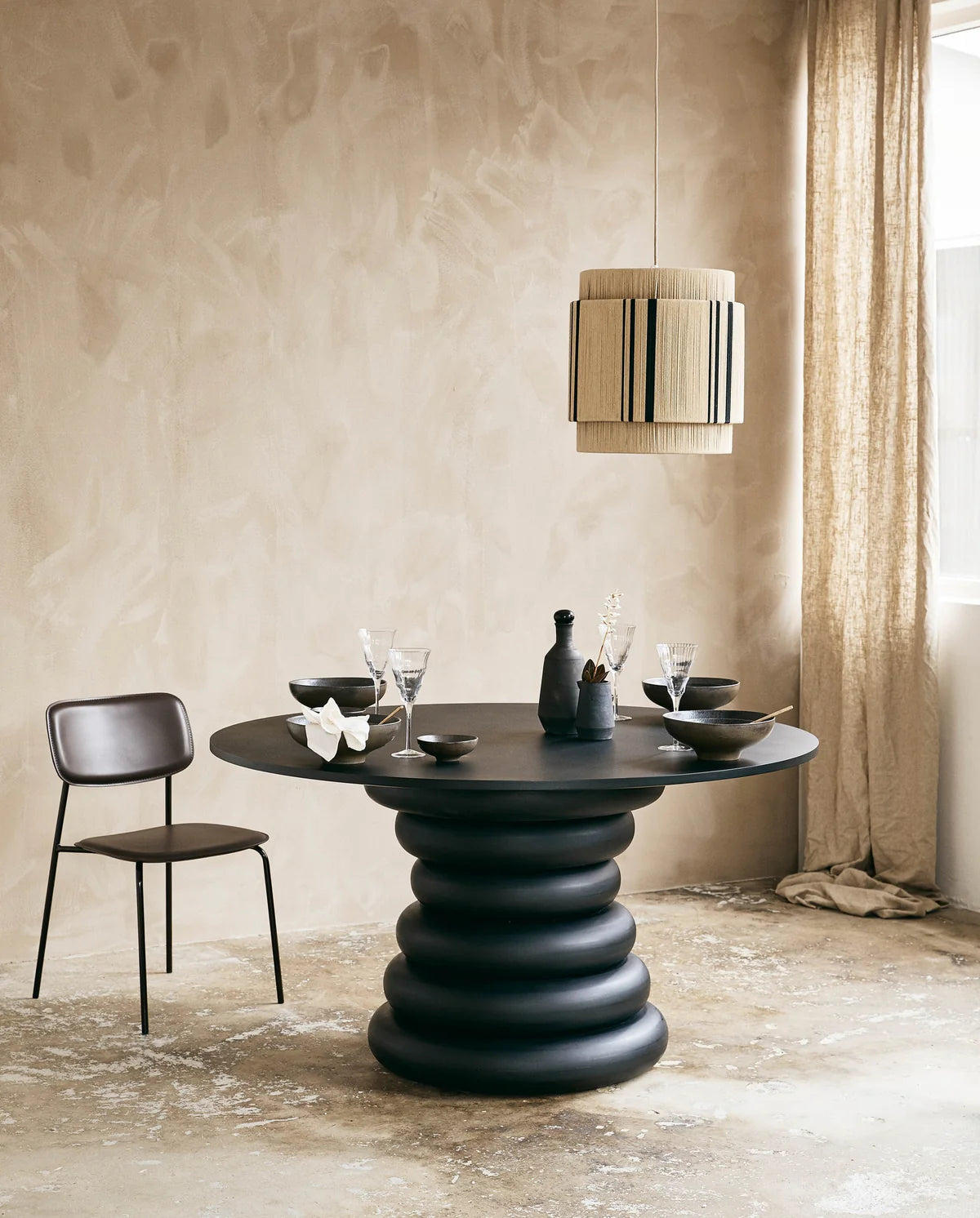 STUHL MIT PU-LEDER (BRAUN) - VEGAN
