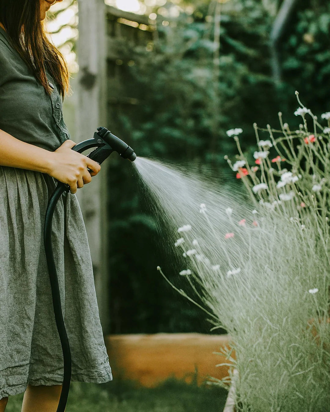 LIVLIG GARTENSPRITZE SET KUNSTSTOFF (AUTHENTIC ANTHRACITE)