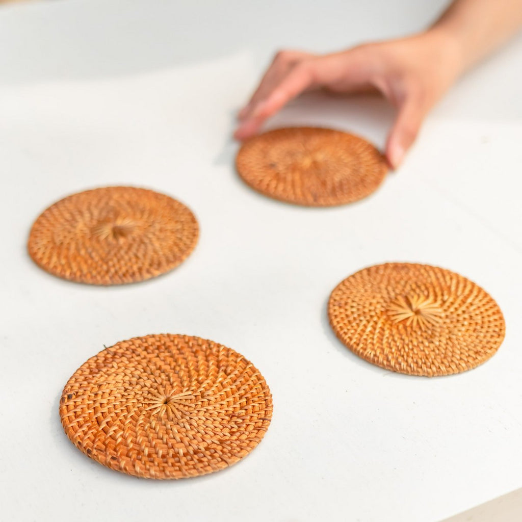 HANDGEFERTIGTE RATTAN UNTERSETZER